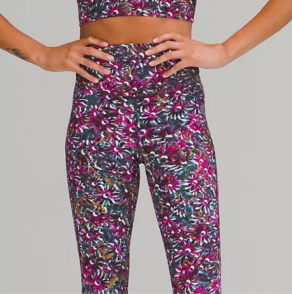 lululemon athletica Pink Floral Pattern Leggings - Picture 4 of 6